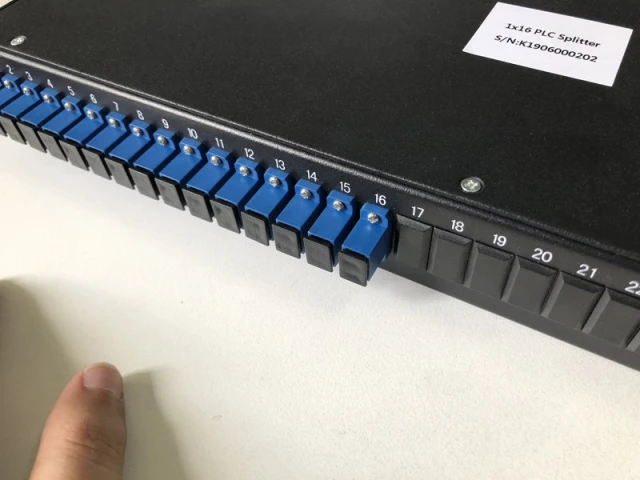 랙 마운트 1x16 PLC 광 스플리터