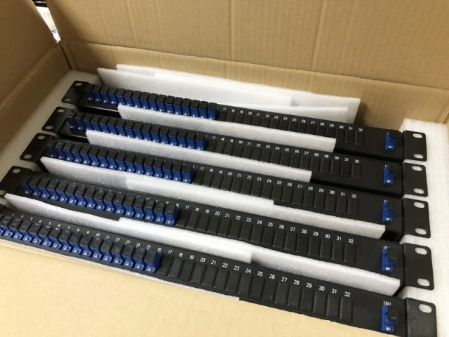 랙 마운트 1x32 PLC 광섬유 스플리터