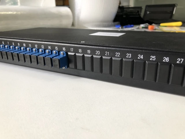 랙 마운트 PLC 광 분배기